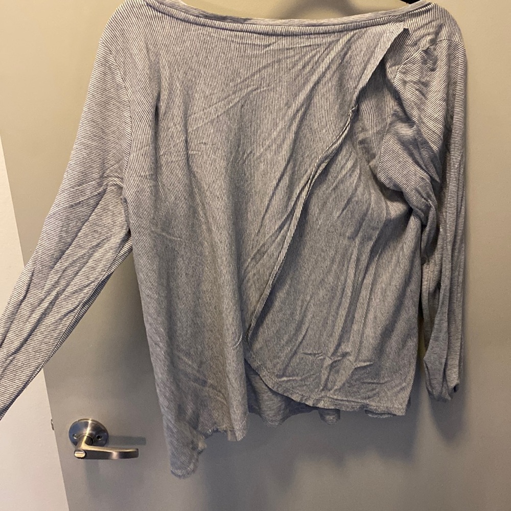 Omg sleeve athletic top, criss cross back